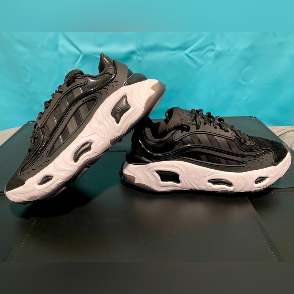 ADIDAS OZNOVA YOUTH SIZE 3.5 WOMENS 5.5 BLACK AND WHITE SOLD OUT COLOR @ ADIDAS